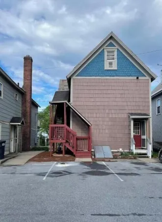 Cozy 2 Bedroom Apartment Overlooking Park