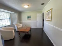 4-bedroom house in lovely Saint Johns with  enclosed 16’ X 32’ pool, WiFi, AC Hotels in Fruit Cove