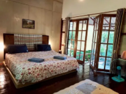 อุ้มฮุ่ม โฮมสเตย์ โรงแรมในฝาง