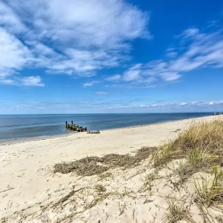Cozy Villas Cottage w/ Deck, 1/2 Block to Beach!