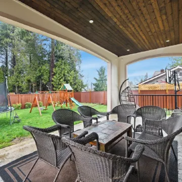 Spacious 5BR Retreat New Seattle