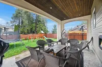 Spacious 5BR Retreat New Seattle