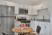Charming Apt Close to the Garden District, Wi-Fi, Off-Street Parking, and More! Hotels in Central City