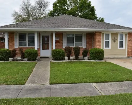 Minutes from New Orleans French Quarter and Bourbon St. 3-Bdrm house; AC, WiFi Hoteles en Chalmette