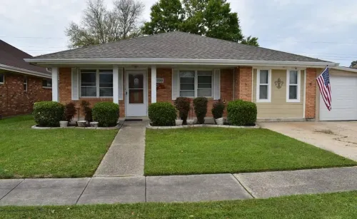 Minutes from New Orleans French Quarter and Bourbon St. 3-Bdrm house; AC, WiFi Hotels in Chalmette