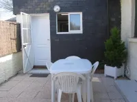 ARRADON, pleasant ground floor apartment - 10 minutes from the beach Hotels in Arradon