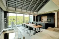 Racers Lodge "nordschleife" mit Hebebühne und Doppelgarage, Nähe Nürburgring Hotels in Bermel