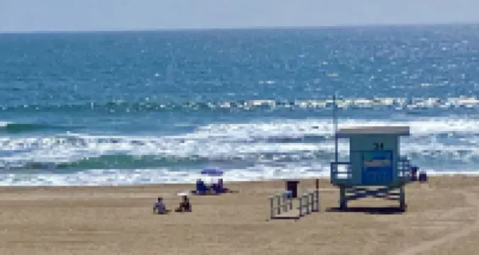 Lois Lane's Large Lovely Manhattan Beach Studio!