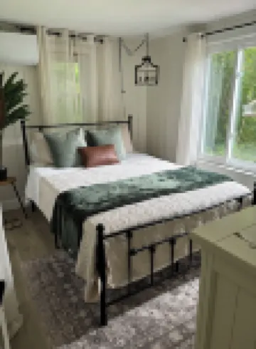 Charming Waterfront Cape Cottage with Private Beach and Beautiful Water Views