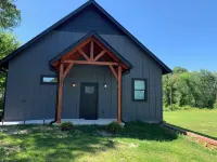 Charming studio in beautiful Hendersonville with AC, WiFi, hot tub & gated Hotels near Four Seasons