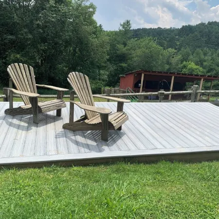 3-bedroom cabin in peaceful Fleetwood with WiFi, AC. Enjoy nature