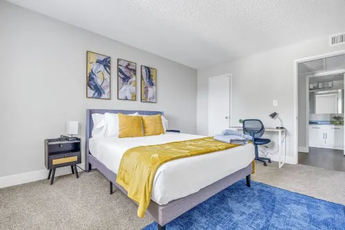 1Br - Gym - Pool - Great for Mid/Long Stays