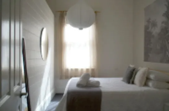 Close to town in walking distance to cafes, restaurants and Lake Alexandra Hotels in Mittagong