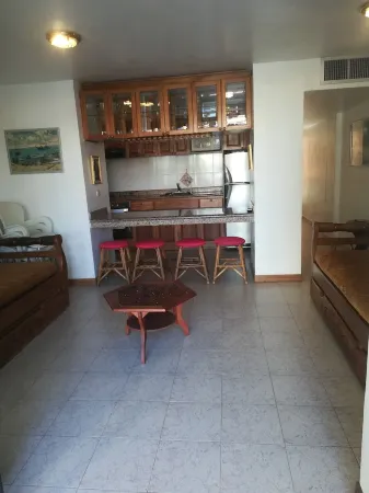 Apartmento Cerca de la Playa con Piscina, Terraza, Wifi y Agua Permanente!