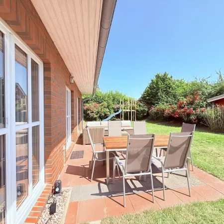 Vacation home, 500m to the beach, up to 8 people, 4 bedrooms, free WLAN