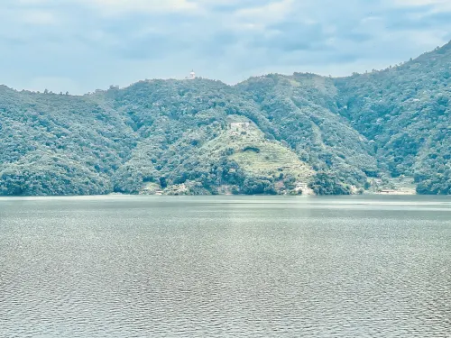 Romantic Lake View Hotel With Balcony, Bath Tub and own Restaurant