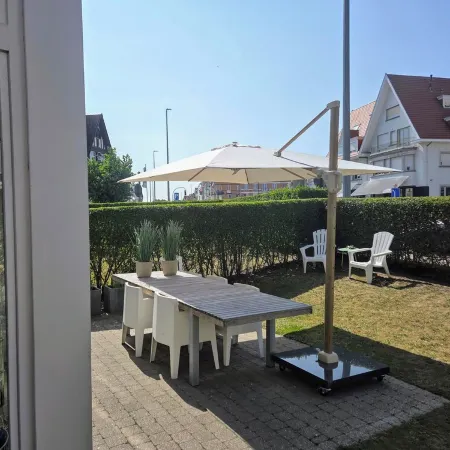 Modern duplex apartment, ground floor with garden within walking distance of the sea