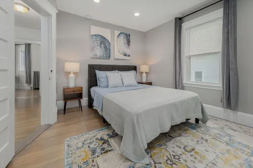 New England Traditional x Modern, 5 Bedrooms, Office, 8ppl