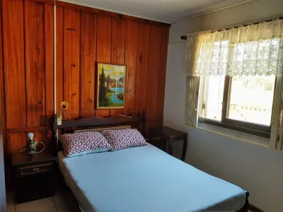 Cozy house, 3 bedrooms, living room, kitchen, Wi-Fi 200 mega, smart TV Hotel in zona Camping Lagoa e Mar