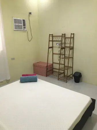 Charming 3-bedroom bungalow with WiFi and AC in pleasant Castillejos