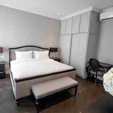 Luxury Town-House incl free car service with chauffeur Rooms