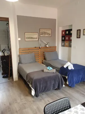 Studio apartment with patio, minutes from the airport and downtown Bergamo. Hotels in Villaggio degli Sposi