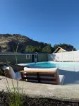 Cozy Stay in the Okanagan. Top wineries and golf courses just minutes away.