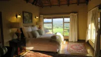 Luxury Thatched Villa With Balcony Overlooking Johannesburg - Sleeps Six Hotels in 