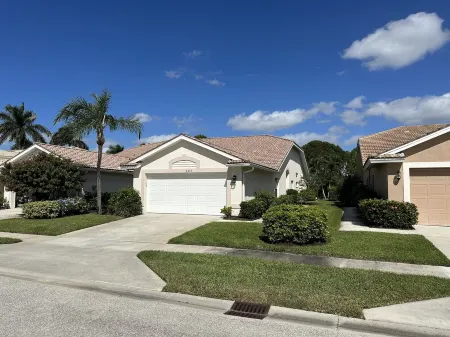 Welcome to Calumet Reserve, Lely Resort. Perfect for escaping the winter months.