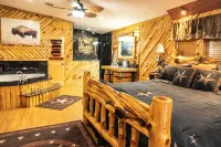 The Lakeside Lodge On 3 Acres - Sleeps 20 - 1 Minute Walk to Lake - Pet Friendly