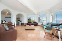 Neptune Cove 5 Bedroom Home - parking