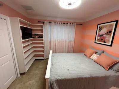 2-bedroom house in Nassau near downtown and the beach with Wi-Fi and AC Hotels in Chippingham