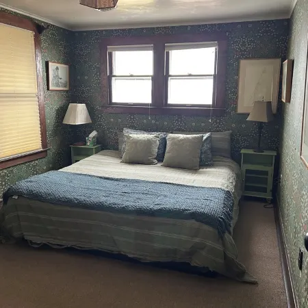 Cozy Lake House on Oneida with Waterfront Access