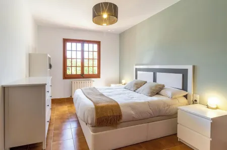 Ca la Goyi: swimming pool, games room, petanque, table soccer, ping-pong... All in one. Отели рядом с достопримечательностью «Termes Romanes De Caldes De Malavella»