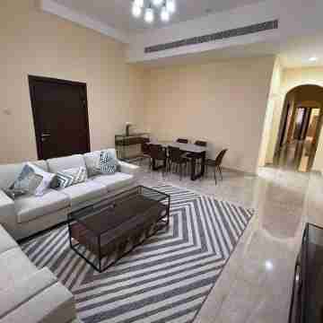 Spacious 4-bedroom apartment with WiFi, AC in terrific Shakhbout City Others
