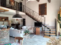 180m2 villa, 3 bedrooms, 3 bathrooms, air-conditioned, covered terrace, barbecue, swimming pool. Hôtels à : Collobrières