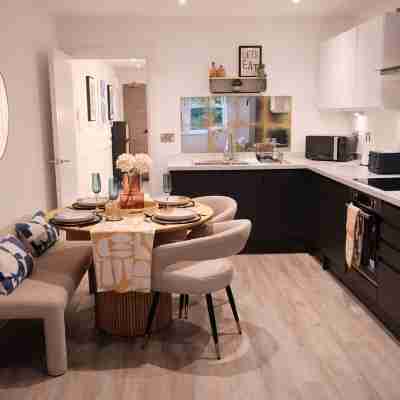 Stylish, Luxury Southampton Apt - Sleeps 4. Others