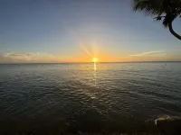 Beachfront Villa with private back deckNear restaurants