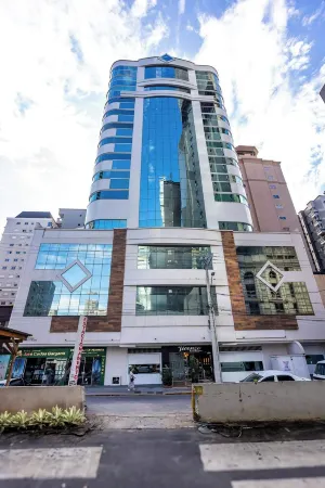 Apartment with 3 suites - Meia Praia