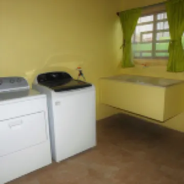 Casa Full Equipada. 100 MB de internet. Cerca de los atractivos de Monteverde.