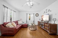 Charming 3-bedroom house in Pleasant Stuart with WiFi, AC