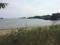 Beautiful three-bedroom shoreline house