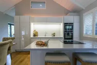 Lambrook Barn - private parking, hot tub & gym