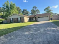 Charming 3-bedroom house in delightful Pensacola with Pool Hotels near Pearson Vue Test Ctr