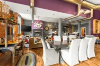 The 1901 Loft - Heart of Old Colorado City, walking distance to everything
