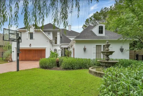 Luxury Lake Woodlands Retreat, with Tropical Heated Pool, Jacuzzi & Cinema!