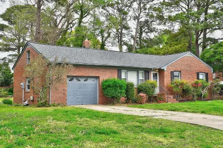 Perfect location - Close  to the Ocean and Bay in Virginia Beach Отели рядом с достопримечательностью «Парк штата Ферст Ландинг»