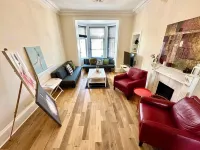 Best Dumbarton home, spacious and  bright Hotels in Dumbarton