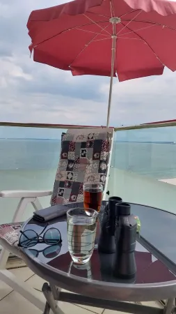 Directly on the beach, great sea view, incl. Swimming pool and sauna, parking lot