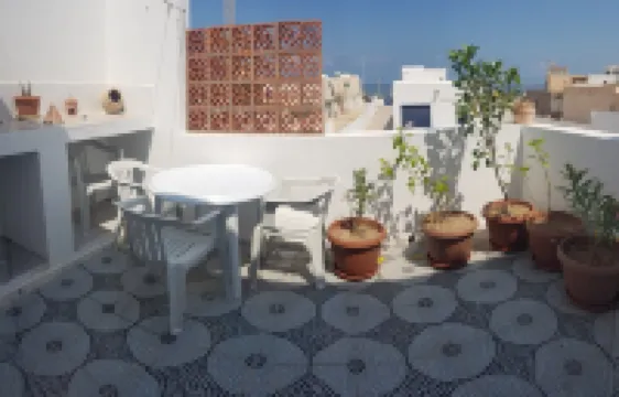 T2 on the cornice houmet souk djerba